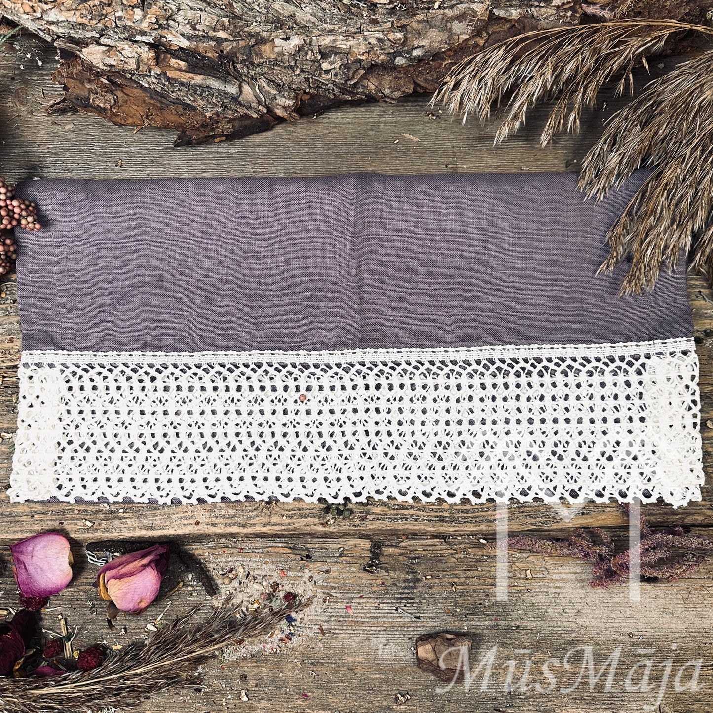 Lina galda celiņš "Brīvie kodi" ar mežģīni