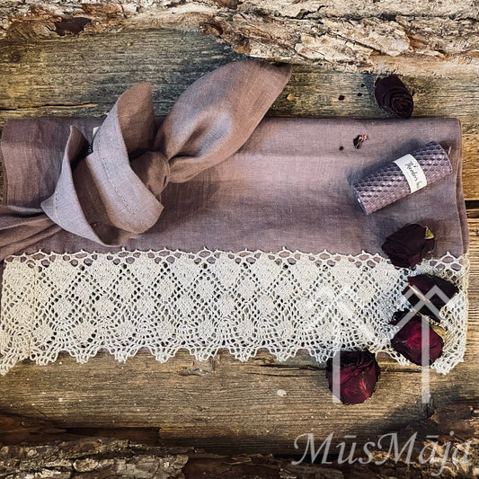 Lina galda celiņš "CERIŅI" ar retro mežģīni