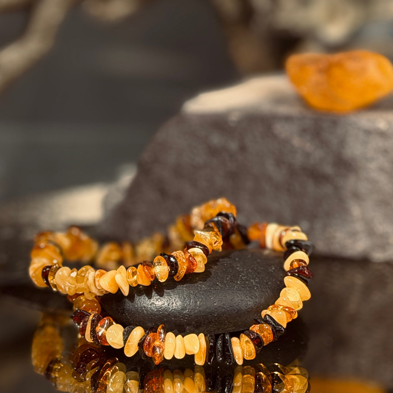 Elastīgas dzintara aproces