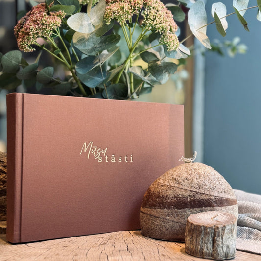 Foto albūms lina vākos MŪSU STĀSTI