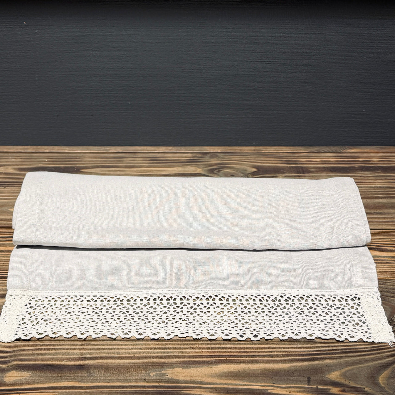 Lina galda celiņš "MIGLA" ar šūnas mežģīni