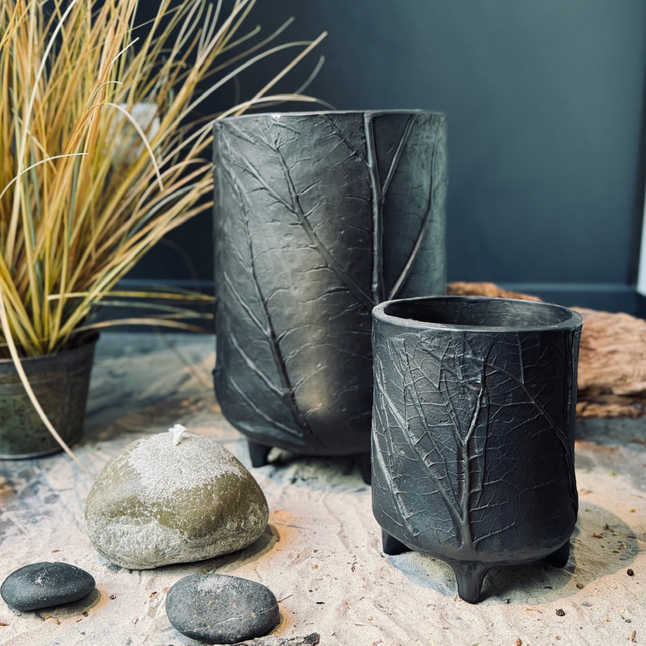 Melnās keramikas vāzes RABARBERS