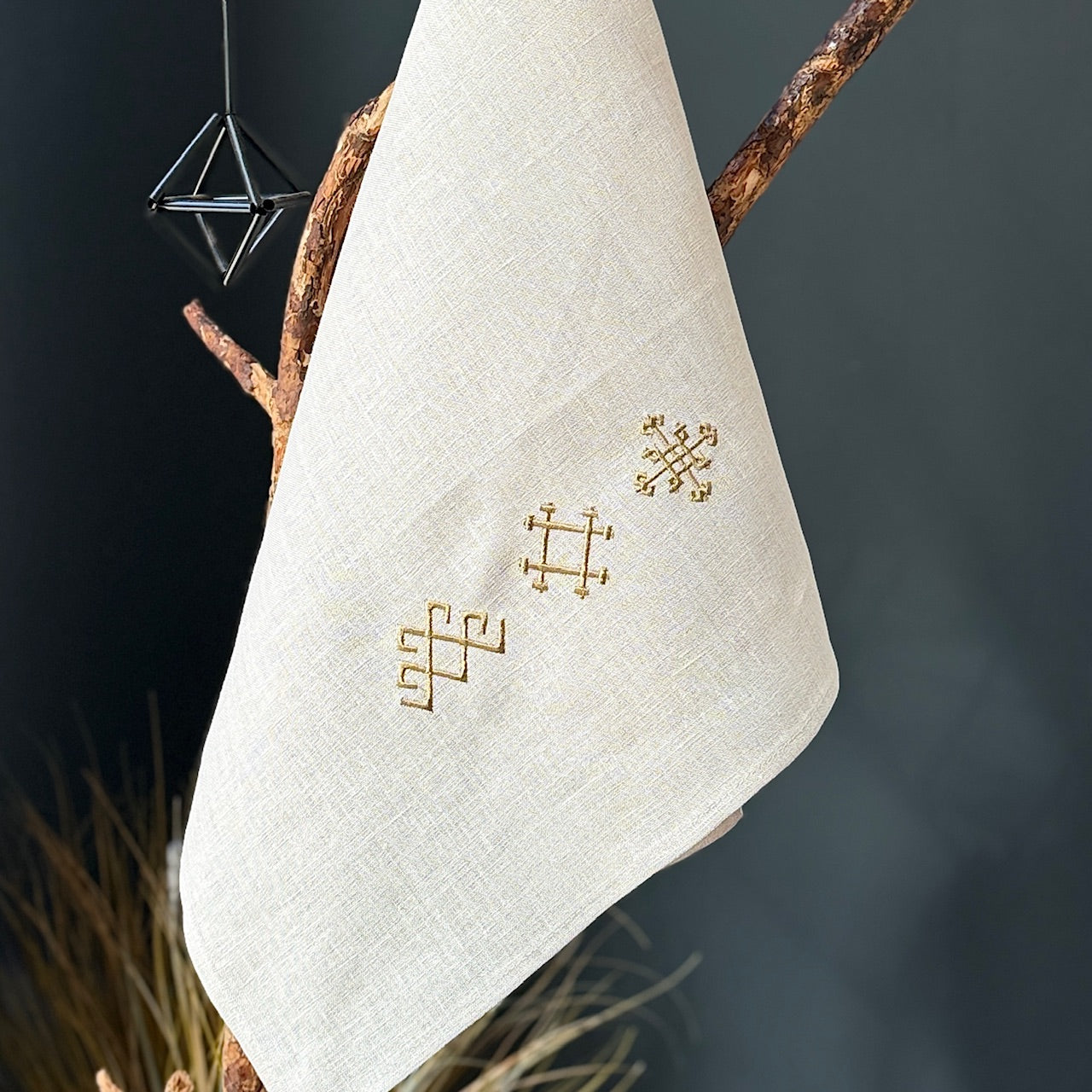 Izšūti lina roku dvieļi LATVIEŠU SPĒKA ZĪMES