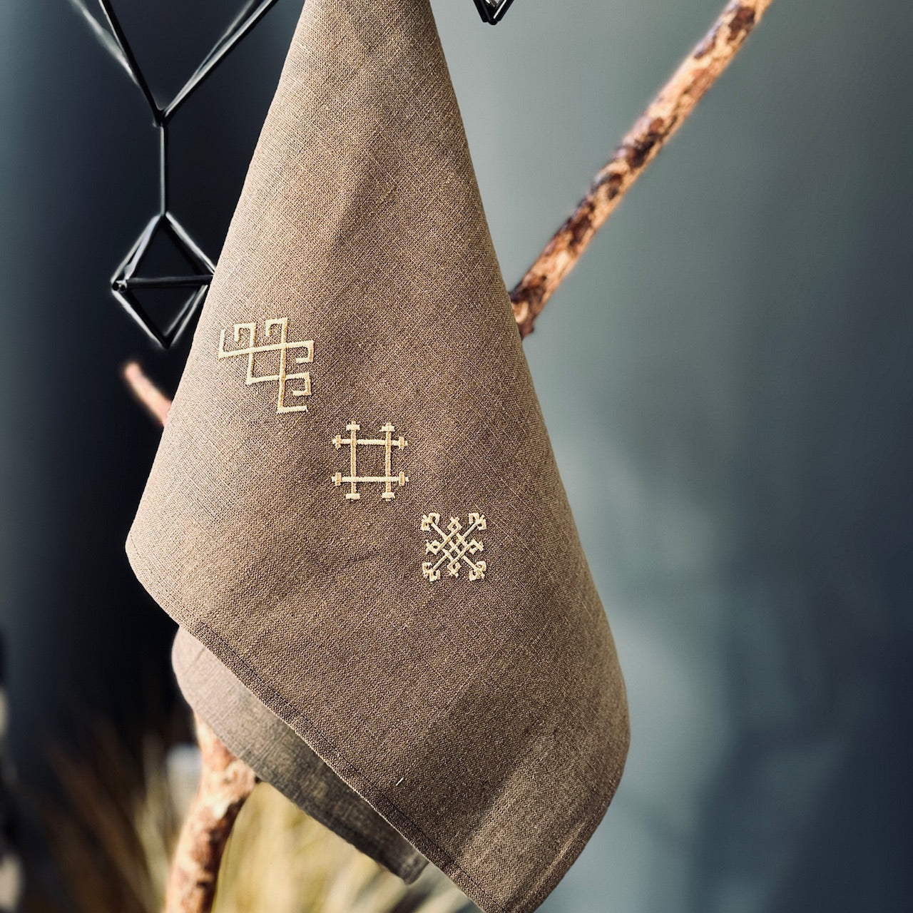 Izšūti lina roku dvieļi LATVIEŠU SPĒKA ZĪMES