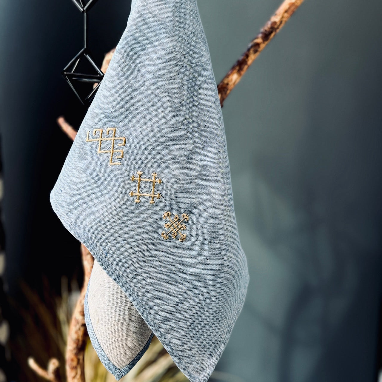 Izšūti lina roku dvieļi LATVIEŠU SPĒKA ZĪMES