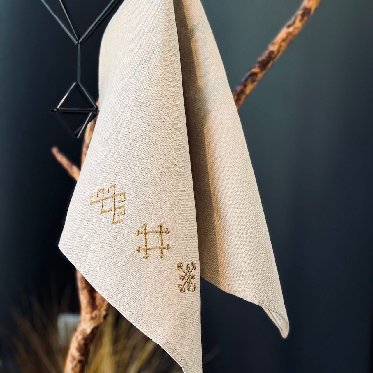 Izšūti lina roku dvieļi LATVIEŠU SPĒKA ZĪMES