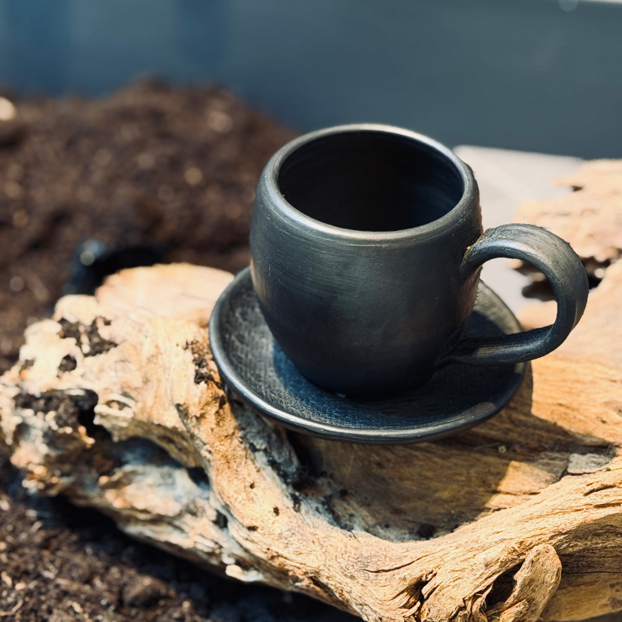 Melnās keramikas ESPRESSO kruzīte ar apakštasīti