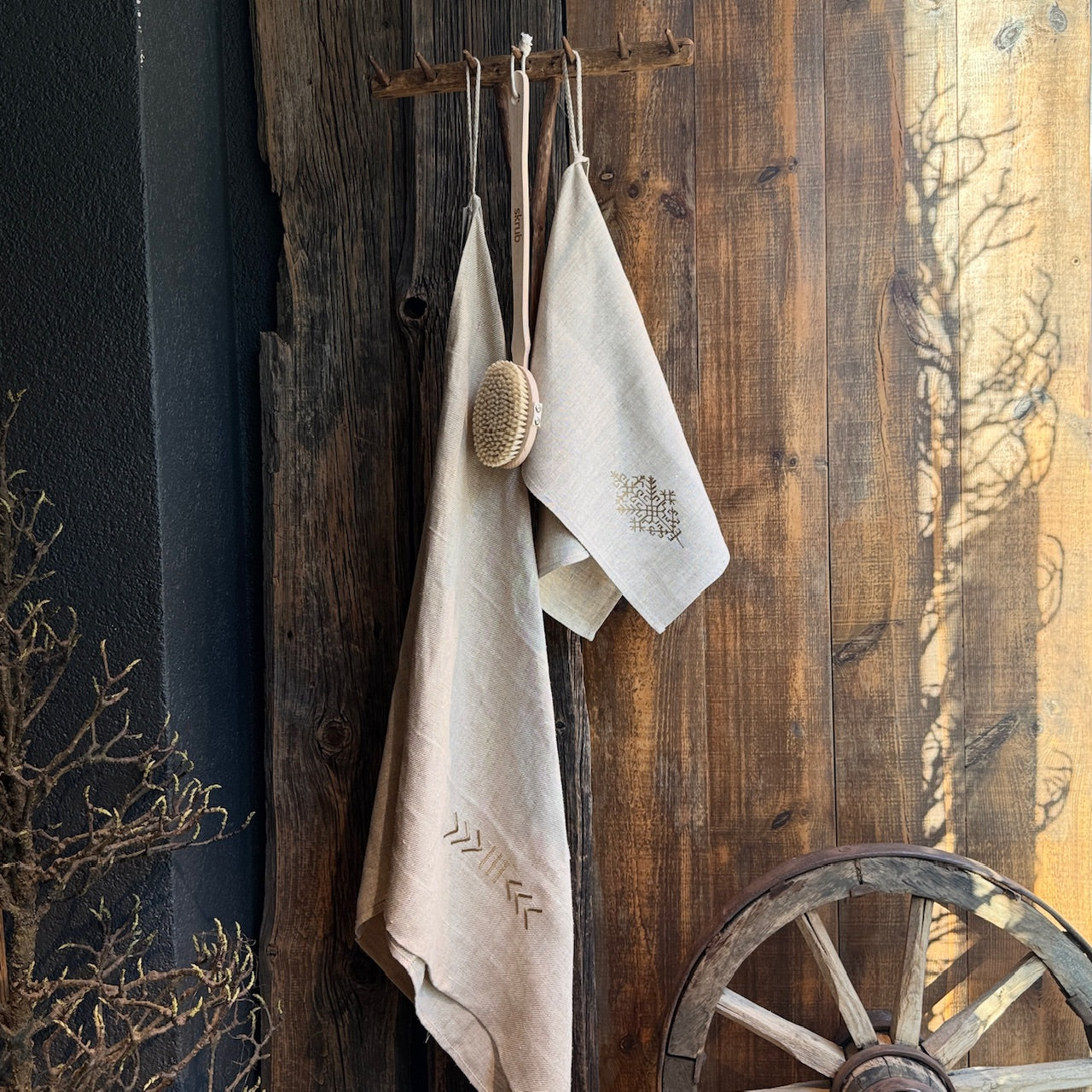 Izšūts bieza lina auduma roku dvielis AUSTRA