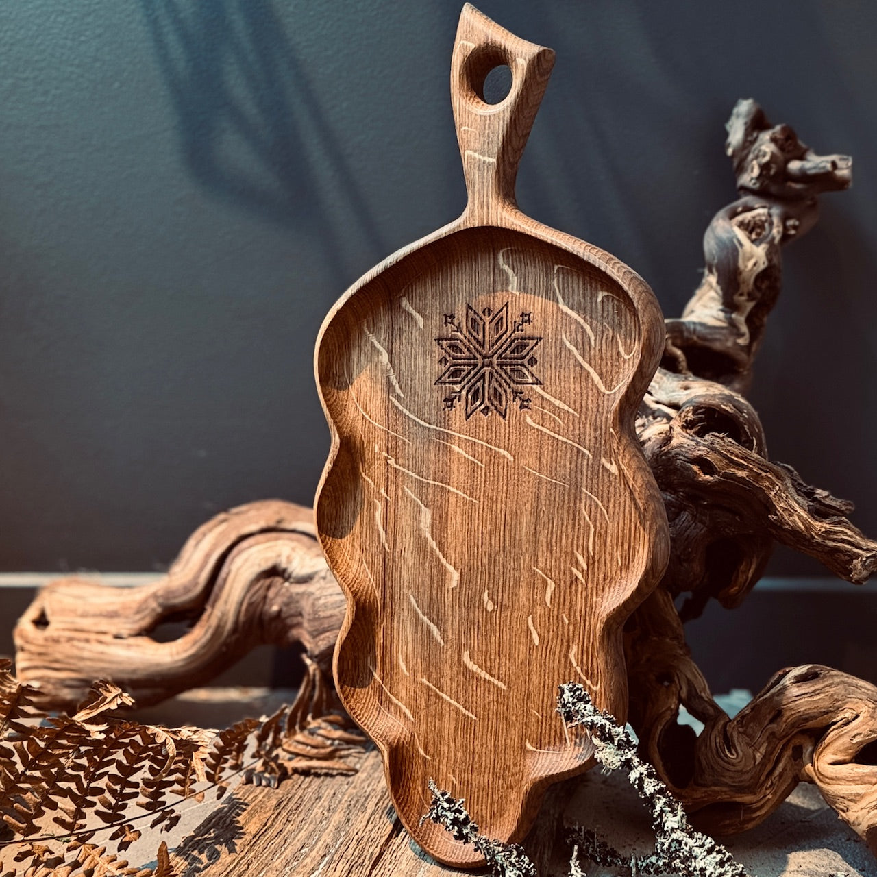 Ozolkoka uzkodu trauks OZOLLAPA ar latviešu spēka zīmēm