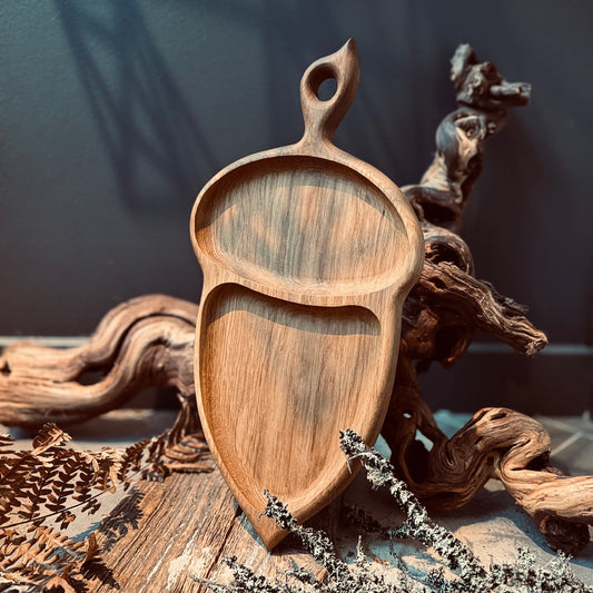 Ozolkoka uzkodu trauks OZOLZĪLE ar latviešu spēka zīmēm