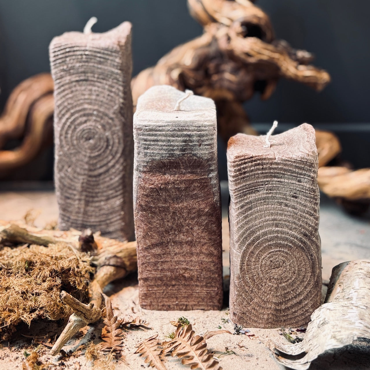 Akmens sveces PELĒKAIS TORNIS