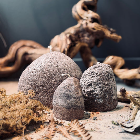 Akmens svece PELĒKAIS AKMENS