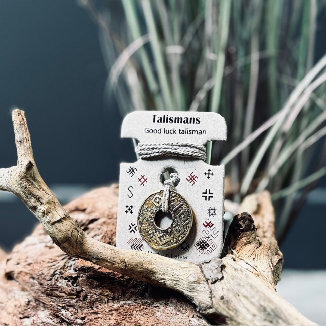 Latviešu spēka zīmju TALISMANS