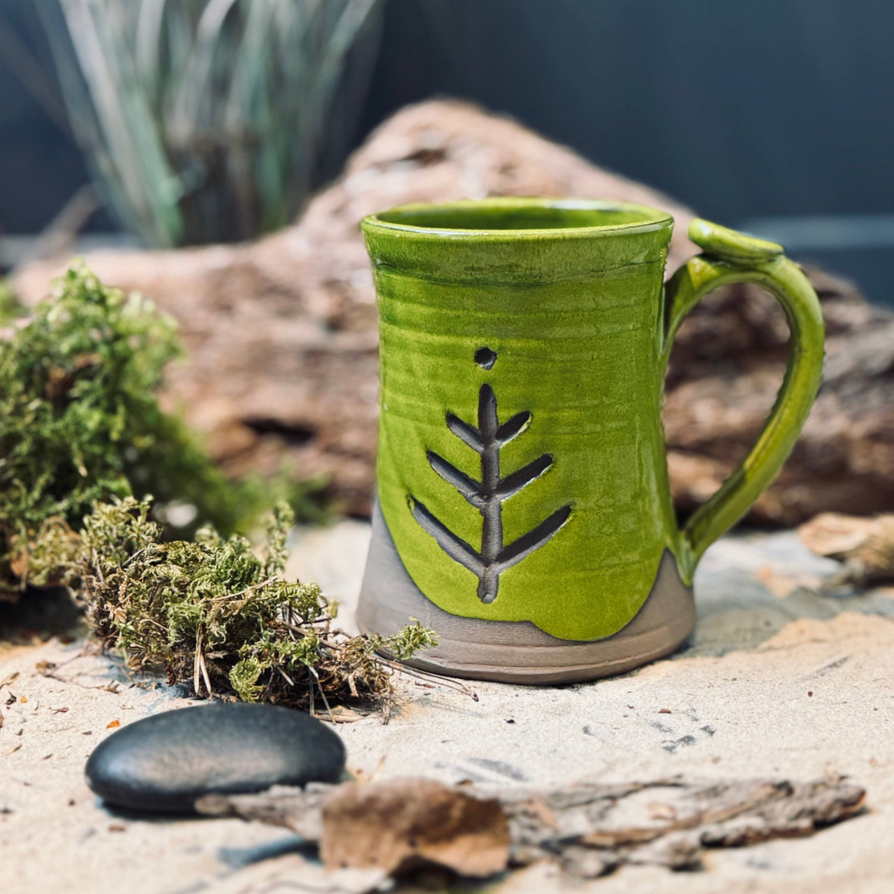 Glazēti ALUS kausi ar LATVIEŠU SPĒKA ZĪMĒM