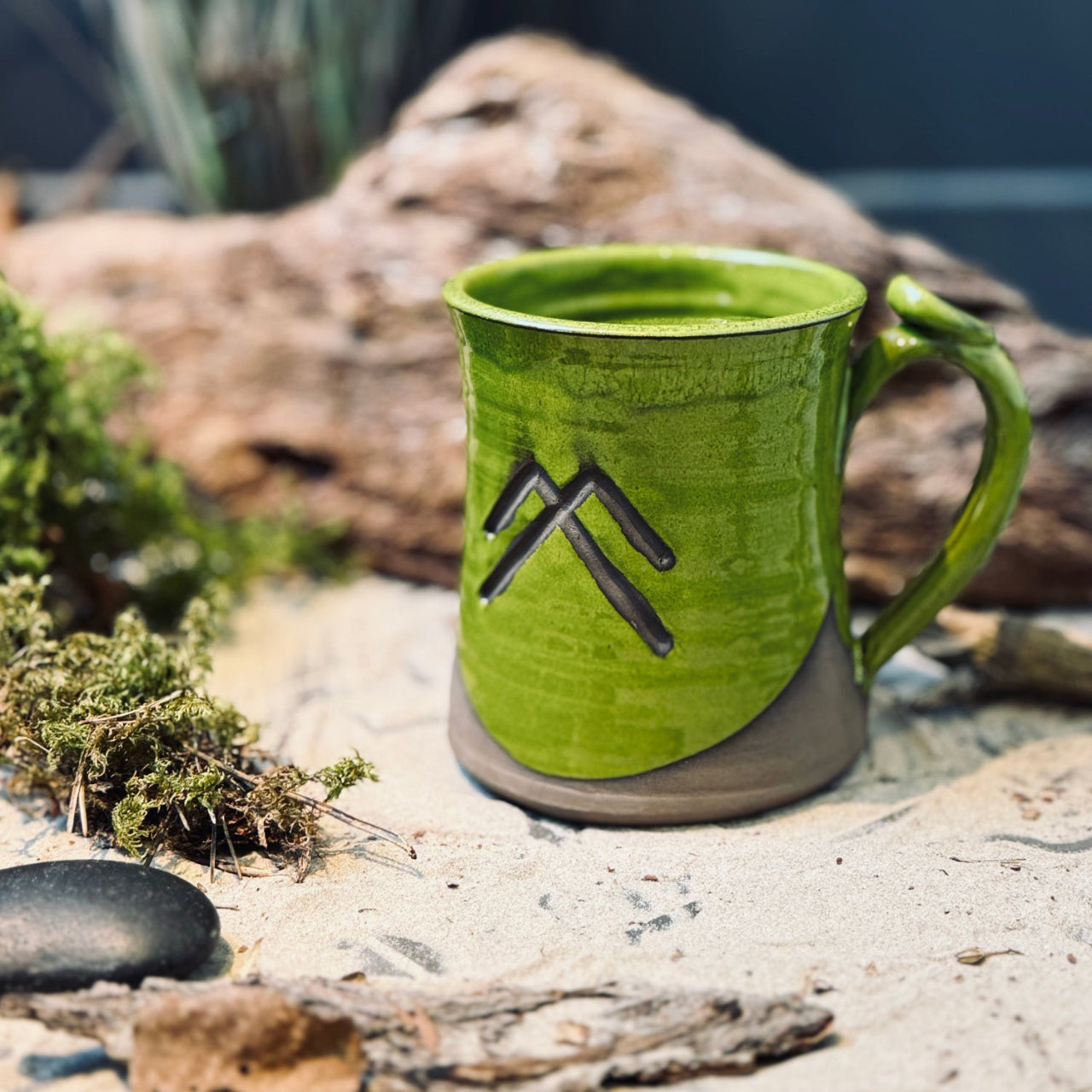 Glazēti ALUS kausi ar LATVIEŠU SPĒKA ZĪMĒM