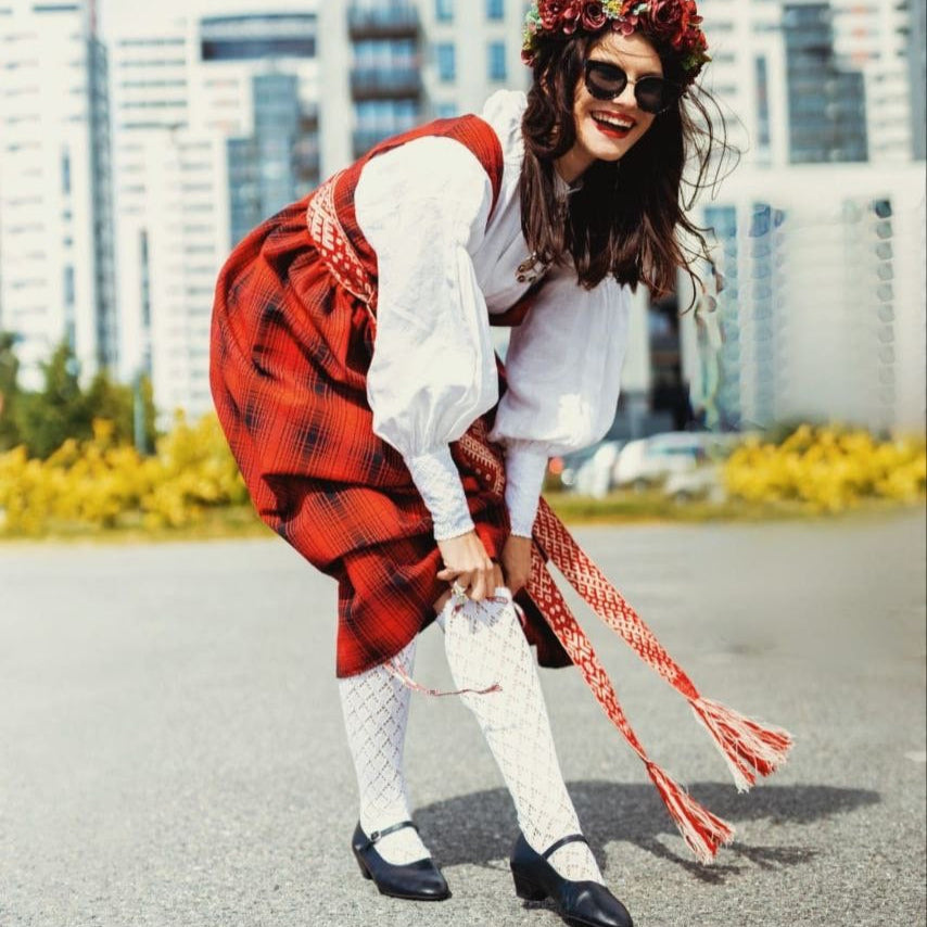 Adītas baltas MEŽĢĪŅU RAKSTA zeķes