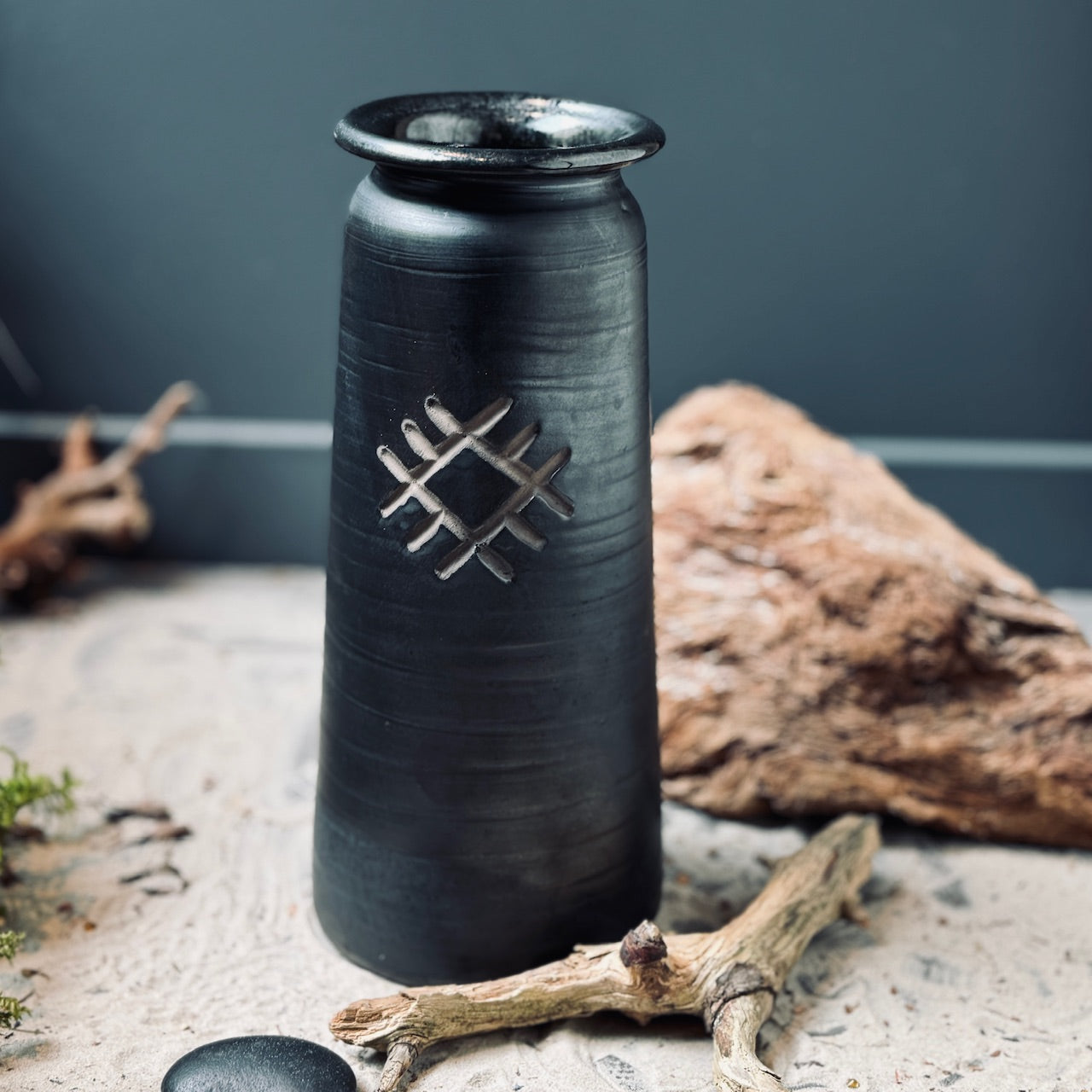 Keramikas vāzes LATVIEŠU SPĒKA ZĪMES