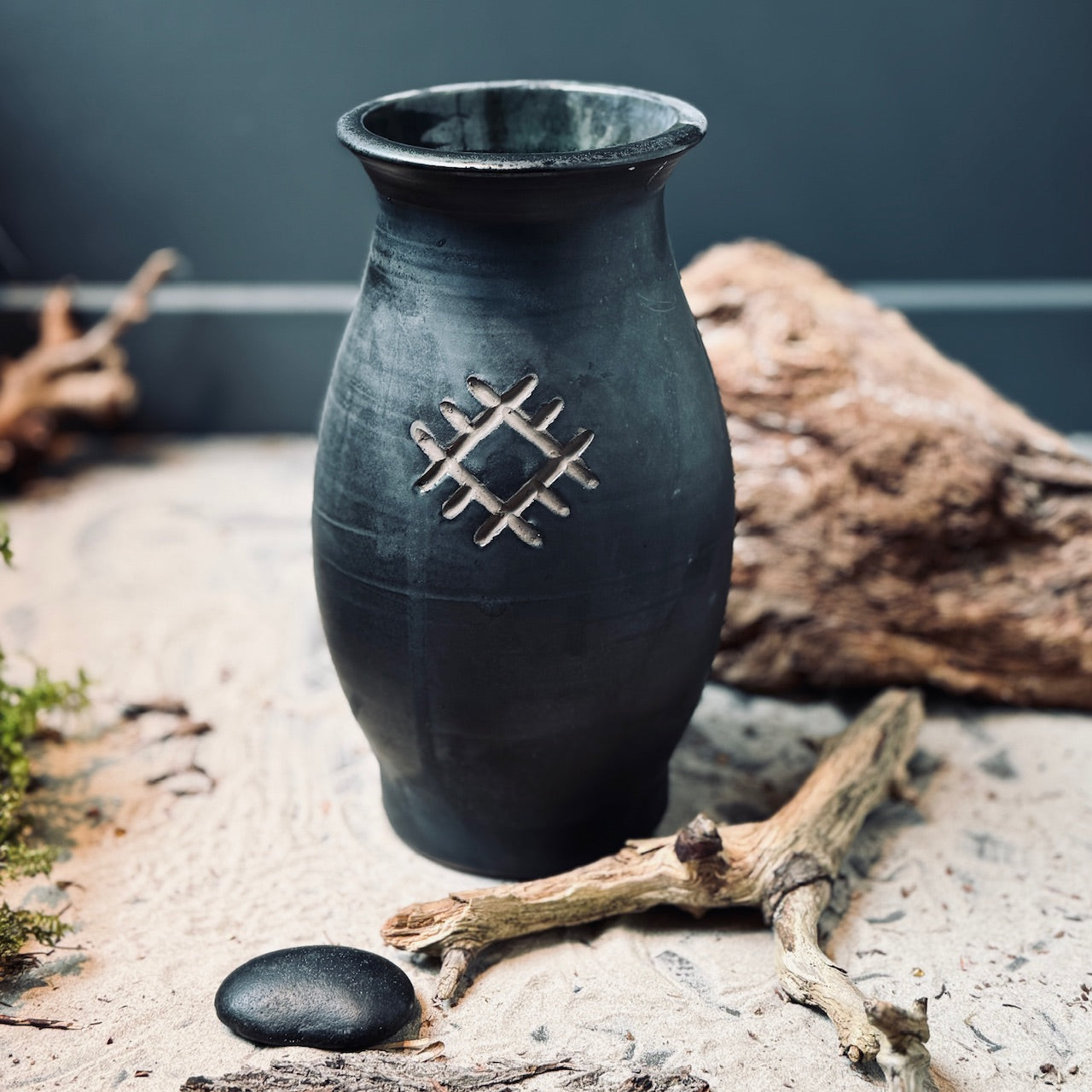 Keramikas vāzes LATVIEŠU SPĒKA ZĪMES