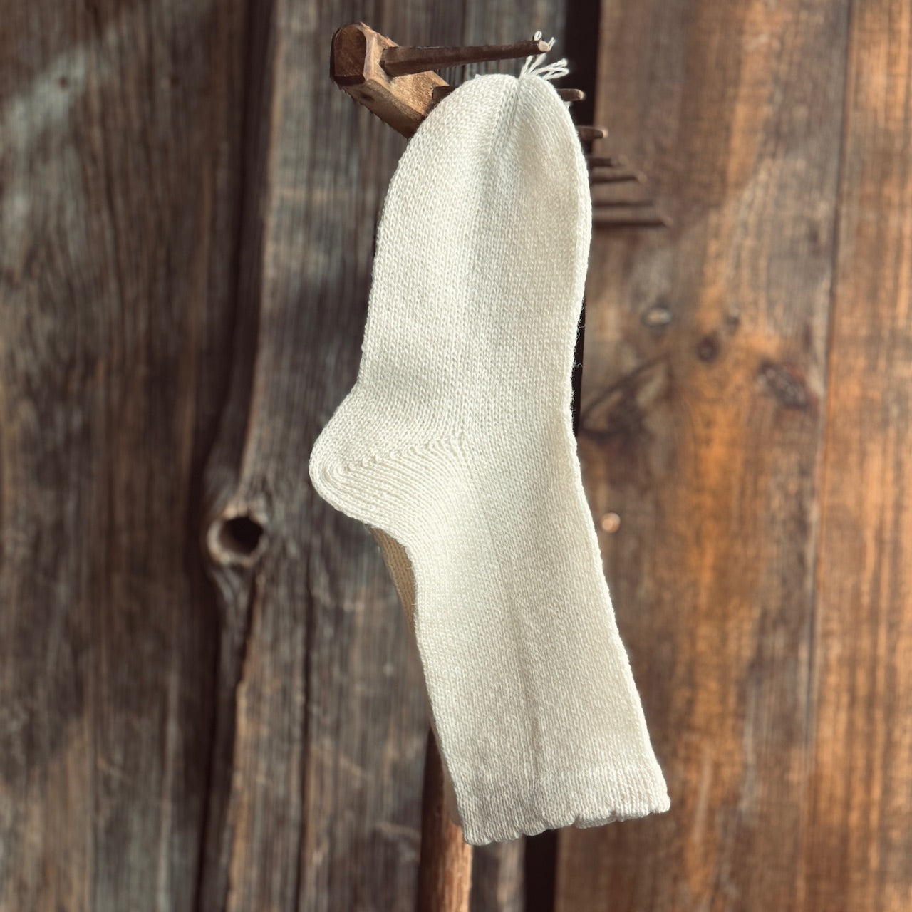 Adītas BALTAS VILNAS zeķes