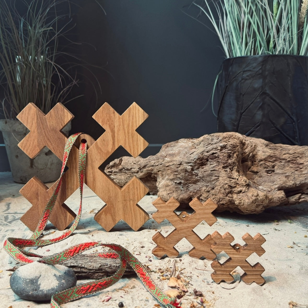 Latviešu spēka koka zīme MĀRAS KRUSTS