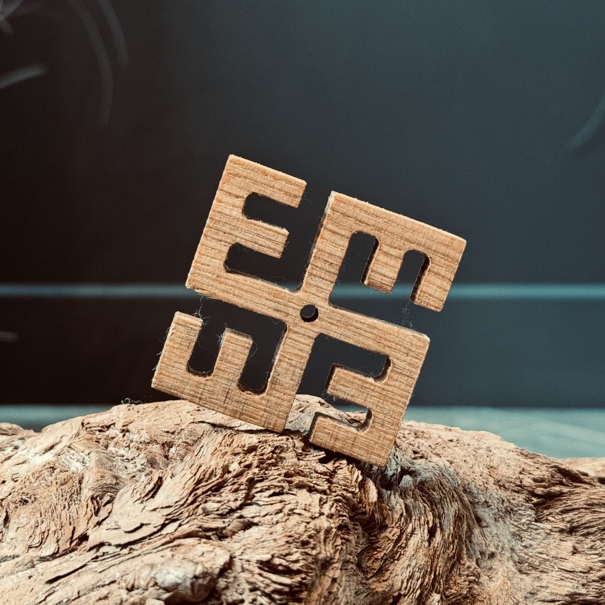 Latviešu spēka koka zīme UGUNSKRUSTS