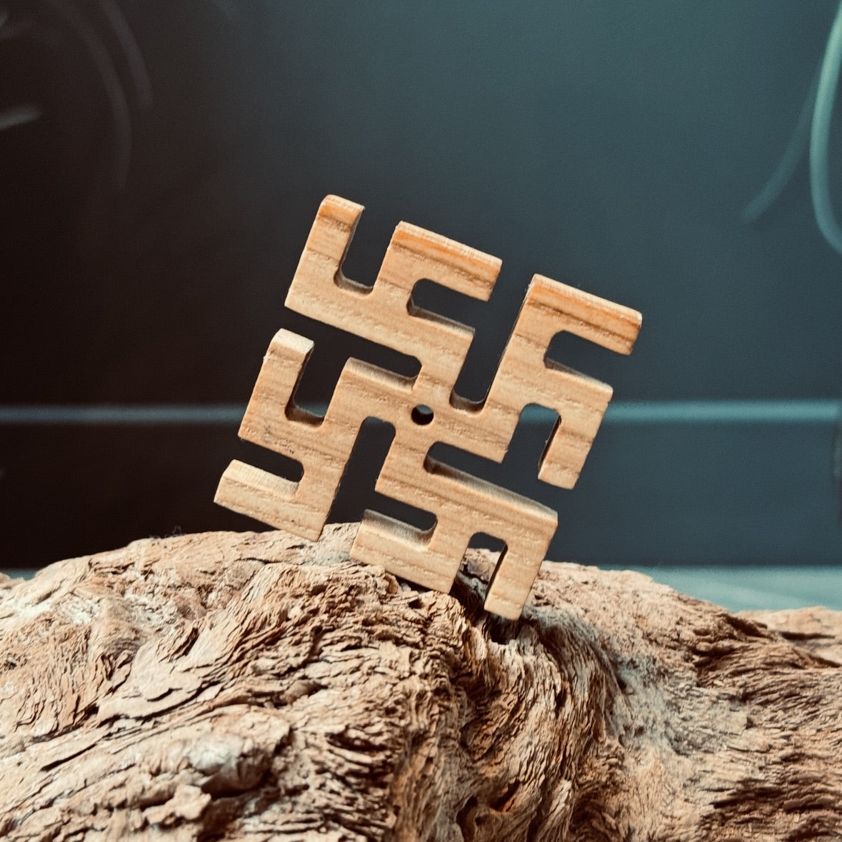 Latviešu spēka koka zīme UGUNSKRUSTS