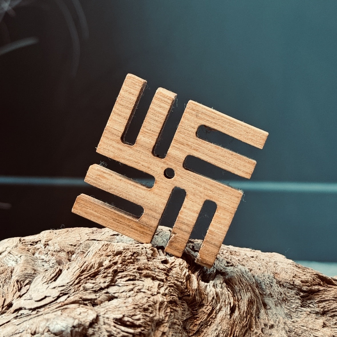 Latviešu spēka koka zīme UGUNSKRUSTS