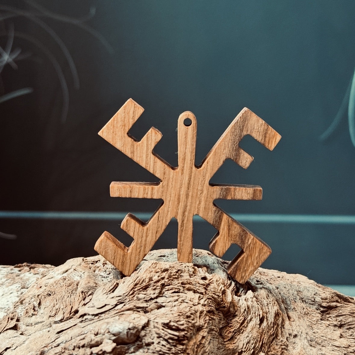 Latviešu spēka koka zīme UGUNSKRUSTS