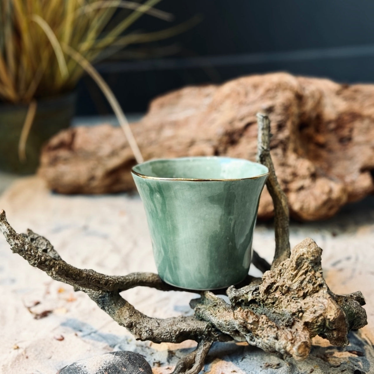 Porcelāna krūzes un glāzes KRĀSAS