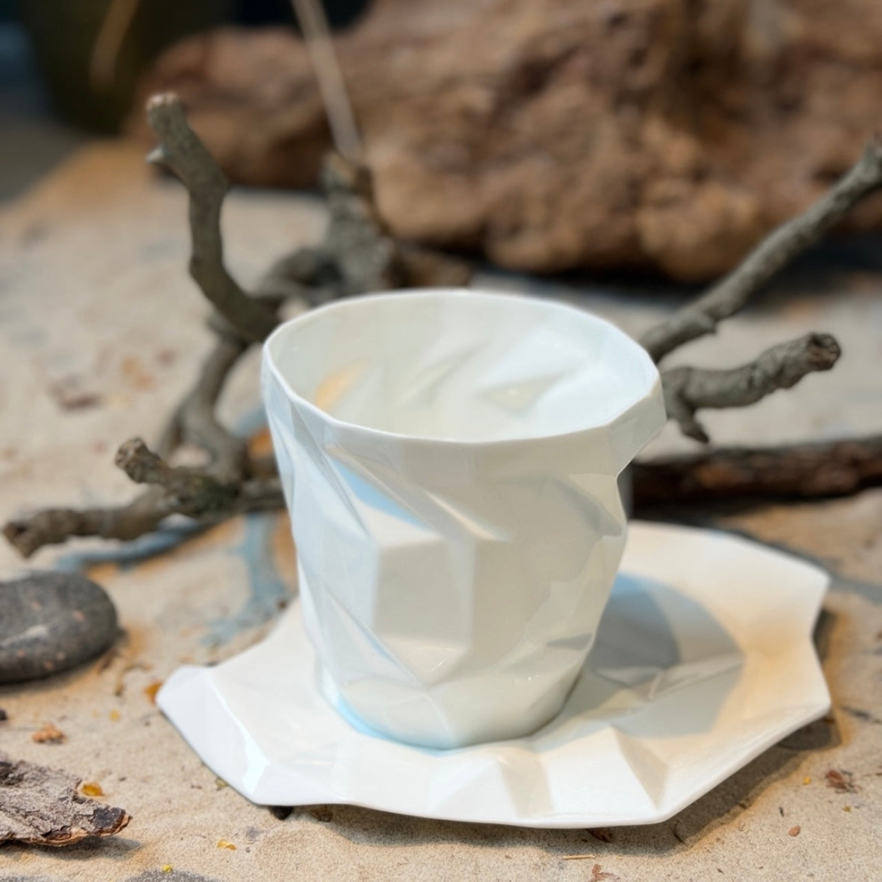 Porcelāna krūzes un apakštasītes DIMANTS