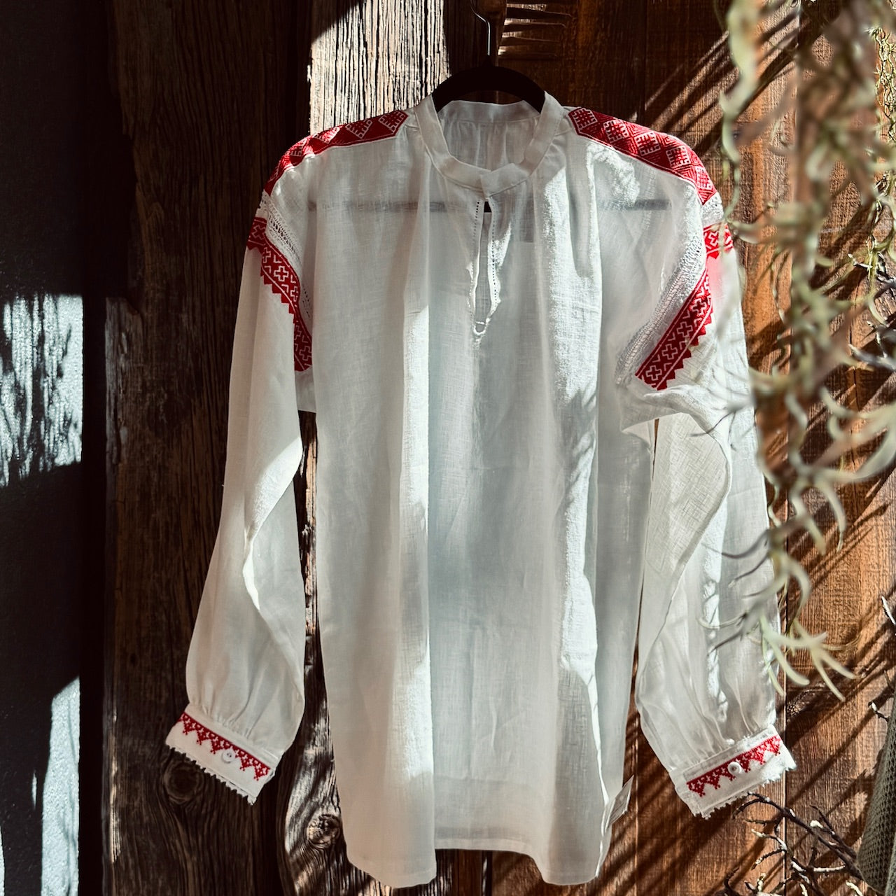 Izšūts ABRENES tautastērpa sievu krekls