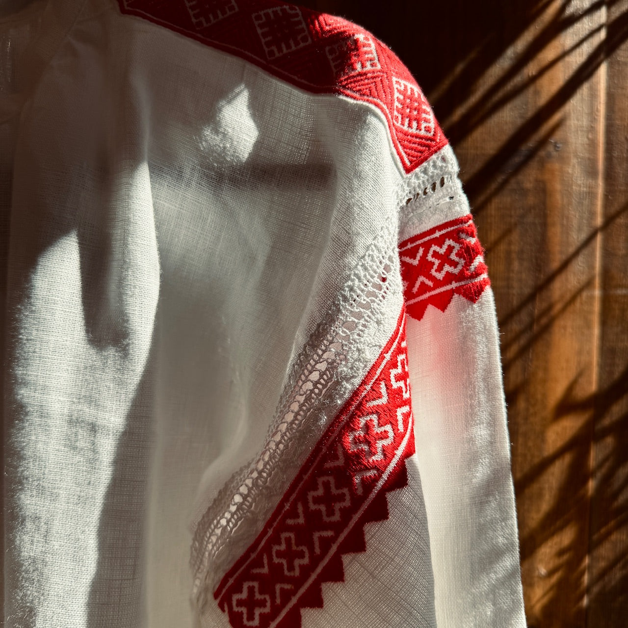 Izšūts ABRENES tautastērpa sievu krekls