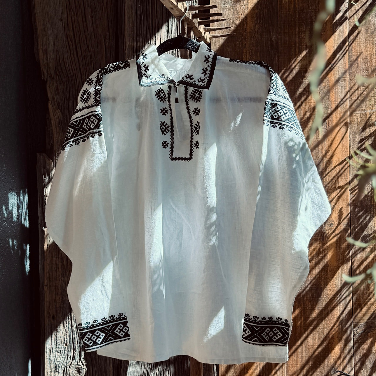 BĀRTAS tautastērpa izšūts sievu krekls