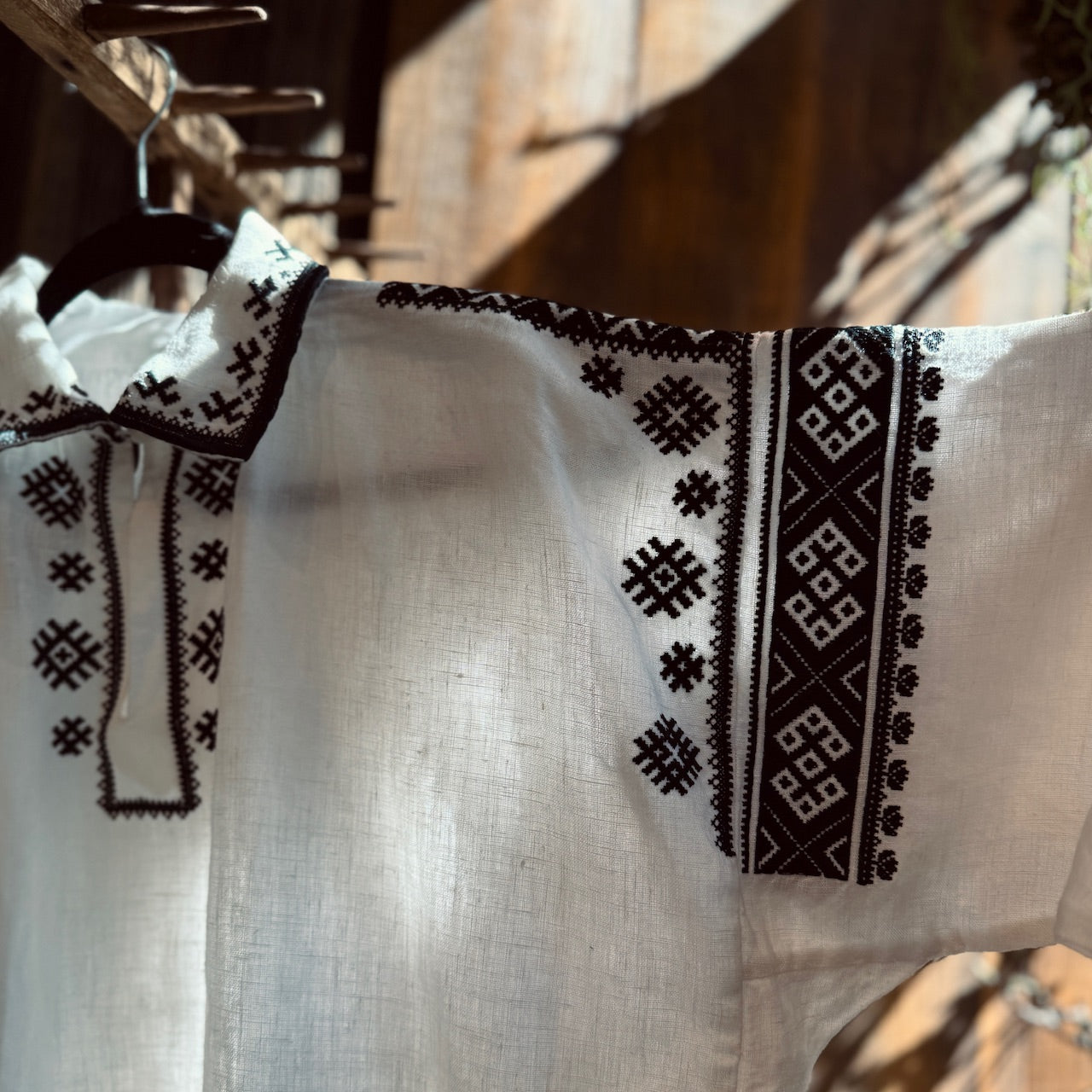 BĀRTAS tautastērpa izšūts sievu krekls