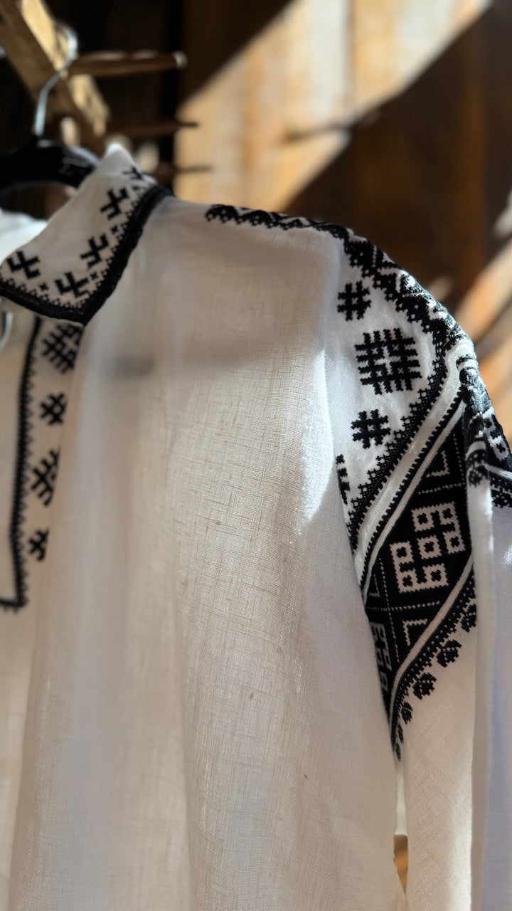 BĀRTAS tautastērpa izšūts sievu krekls