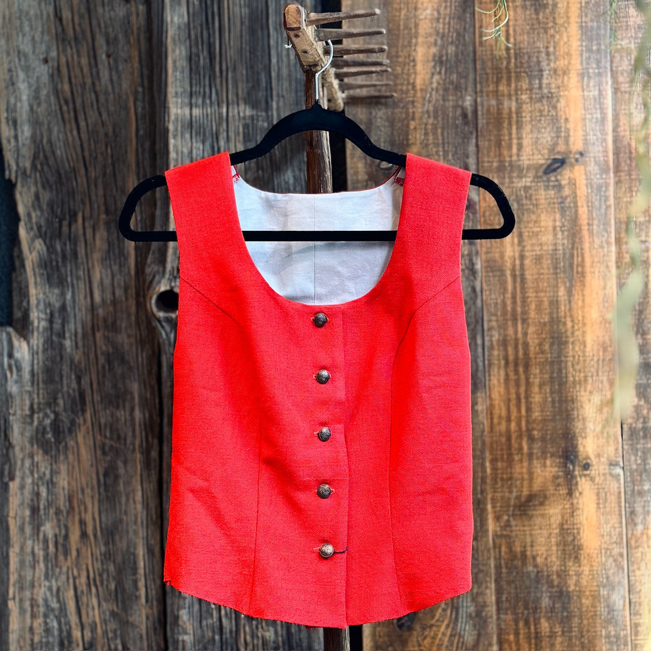 Tautastērpu ņieburi SARKANĀ KRĀSĀ