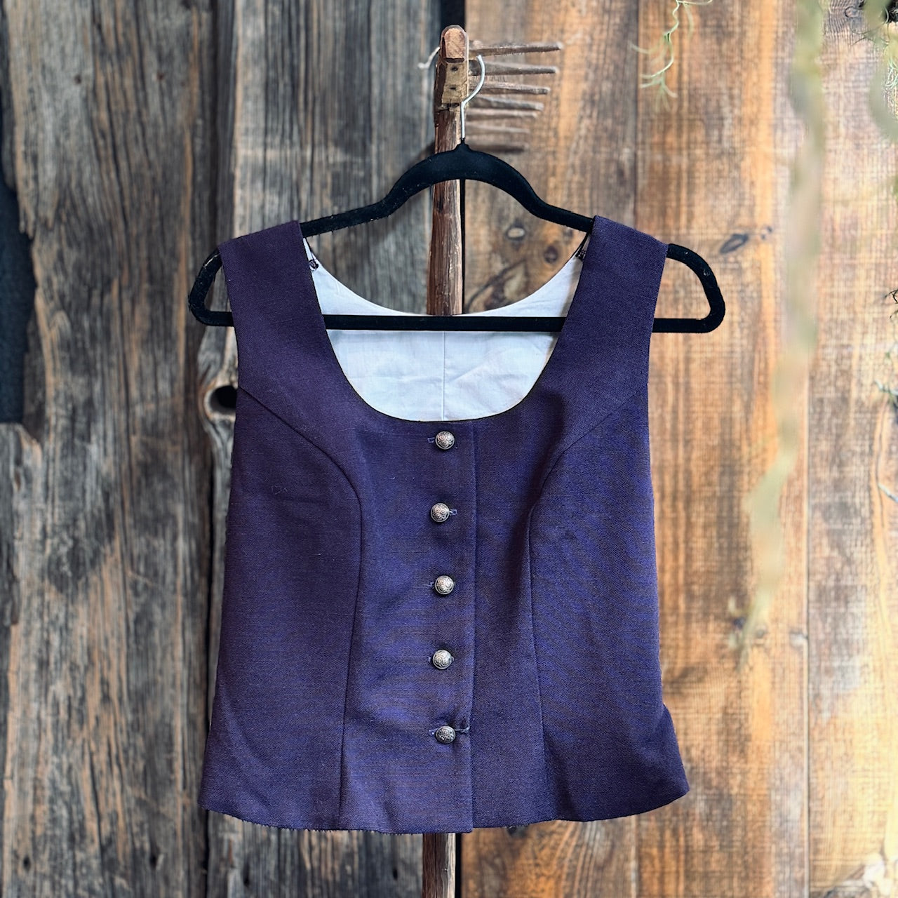 Tautastērpu nieburi VIOLETĀ KRĀSĀ