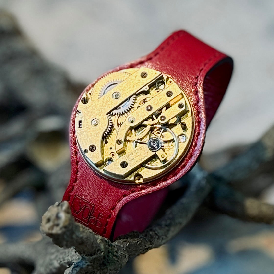 Ādas rokassprādzes ar KABATAS PULKSTEŅA mehānismu