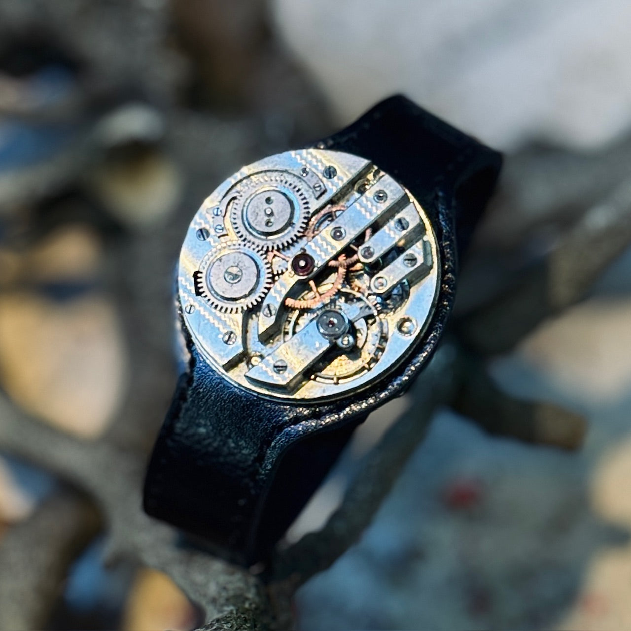 Ādas rokassprādzes ar KABATAS PULKSTEŅA mehānismu