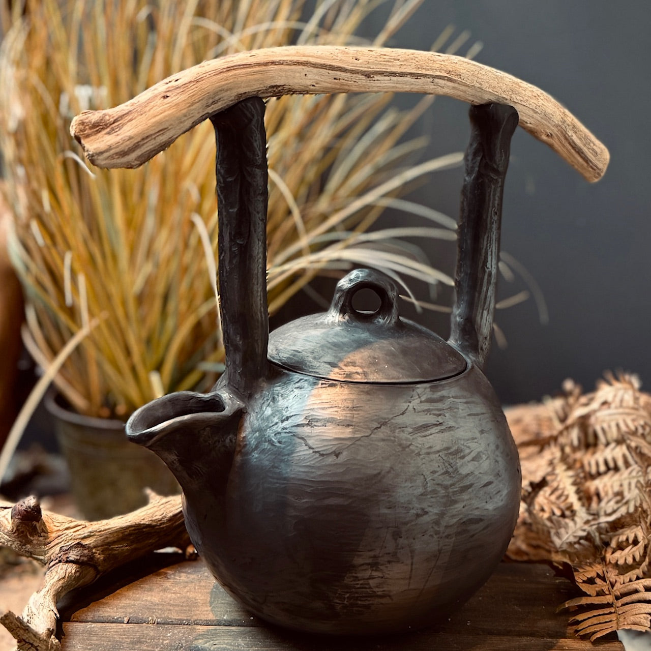 Melnās keramikas TĒJKANNAS