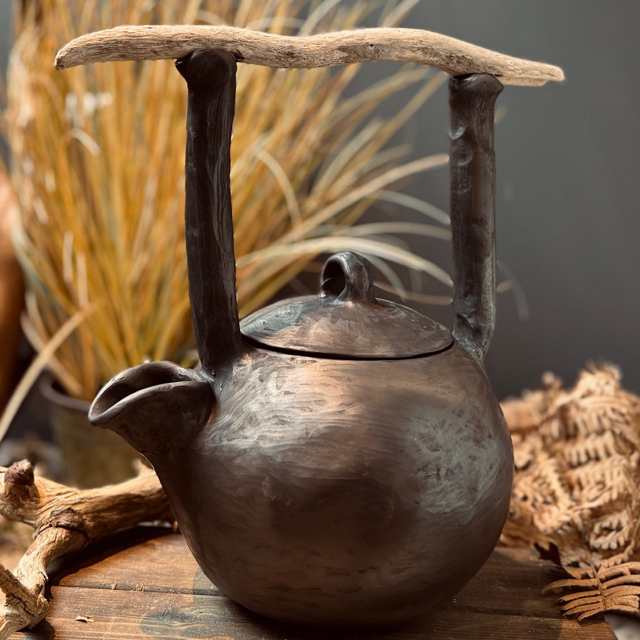 Melnās keramikas TĒJKANNAS