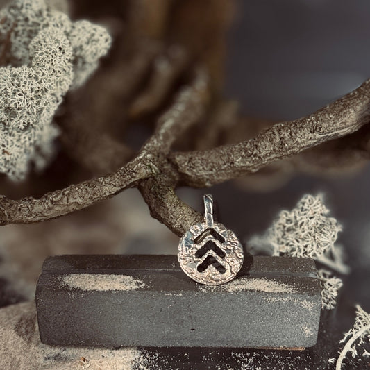 Sudraba kuloni LATVIEŠU SPĒKA ZĪMES