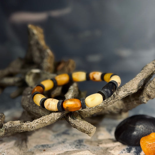 Dzintara aproce ar ādas elementiem