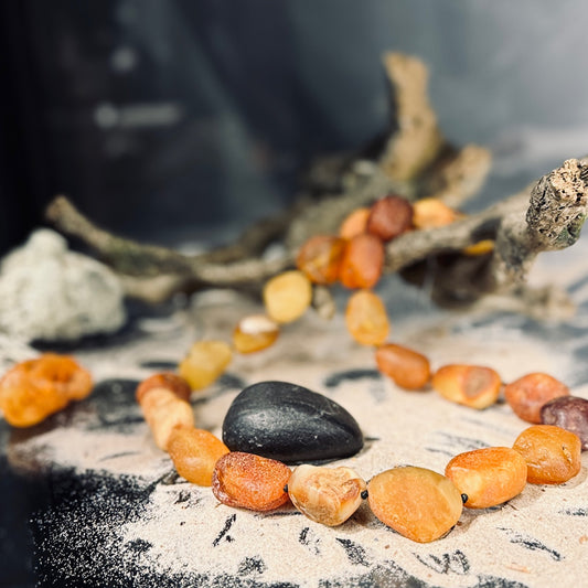 Neapstrādāta dzintara krelles