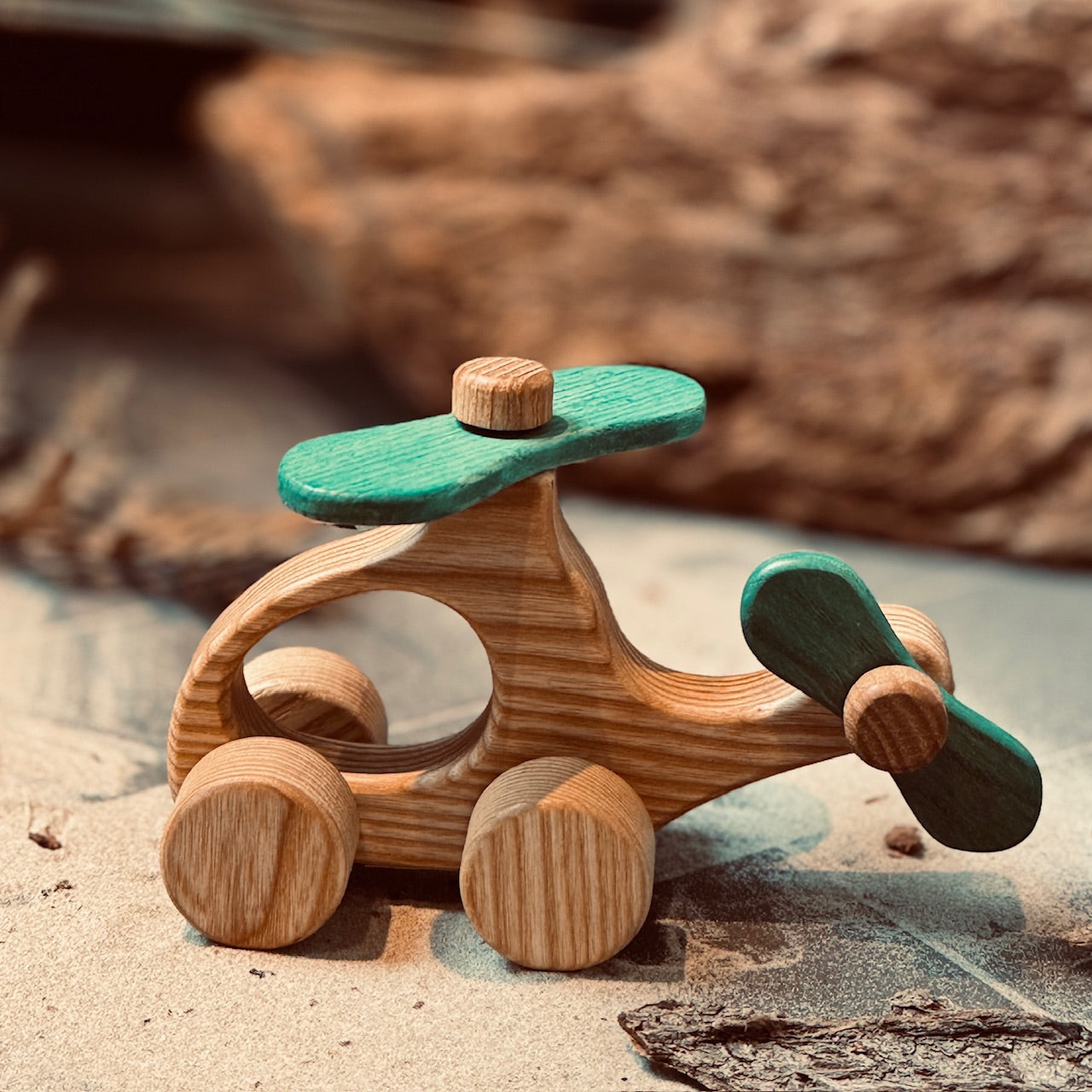 Koka rotaļlieta HELIKOPTERIS