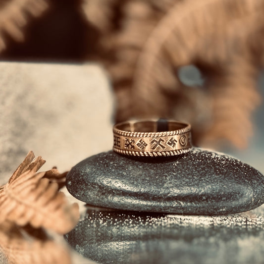 Bronzas gredzens ar pīni LATVIEŠU SPĒKA ZĪMES