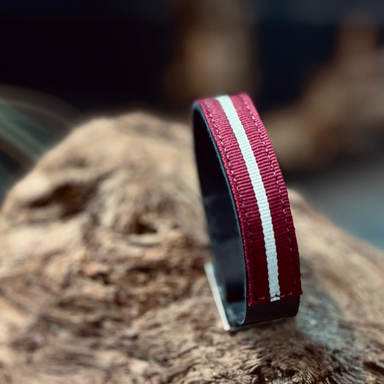 Ādas aproce ar LATVISKU ORNAMENTA LENTU