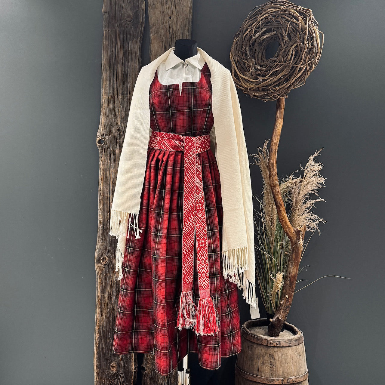 Tautastērpa sarafāns LIELVĀRDE