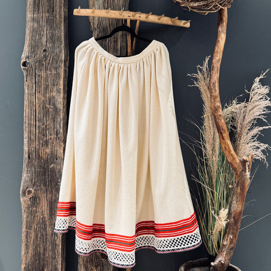 Tautastērpa bruncis ABRENE