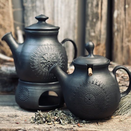 Keramikas tējkanna ar sietiņu MELNAIS ZIEDS